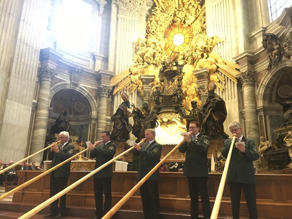 Alphörner im Petersdom 2019